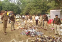 रायपुर पुलिस का बड़ा कदम: जब्त अवैध शराब को किया नष्ट