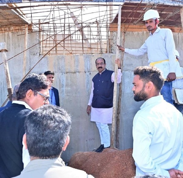 जल जीवन मिशन के कार्यों में तेजी लाने नए साल के पहले ही दिन उप मुख्यमंत्री साव उतरे फील्ड पर