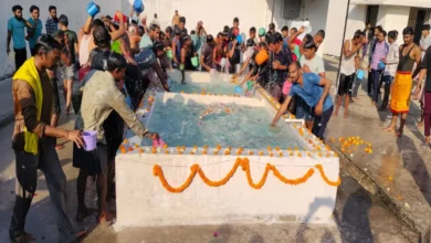 छत्तीसगढ़ की जेलों में कैदियों का गंगा जल स्नान, डिप्टी सीएम विजय शर्मा की अनूठी पहल