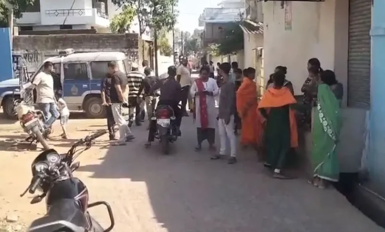 अंबिकापुर में मानवता शर्मसार: बाल्टी में मिला नवजात का शव, प्रसूता फरार अंबिकापुर में मानवता शर्मसार: बाल्टी में मिला नवजात का शव, प्रसूता फरार