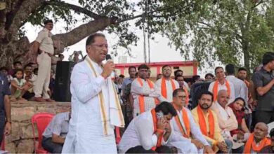 बरगद की छांव में सुशासन की चौपाल: मुख्यमंत्री विष्णुदेव साय ने ग्रामीणों से किया सीधा संवाद –