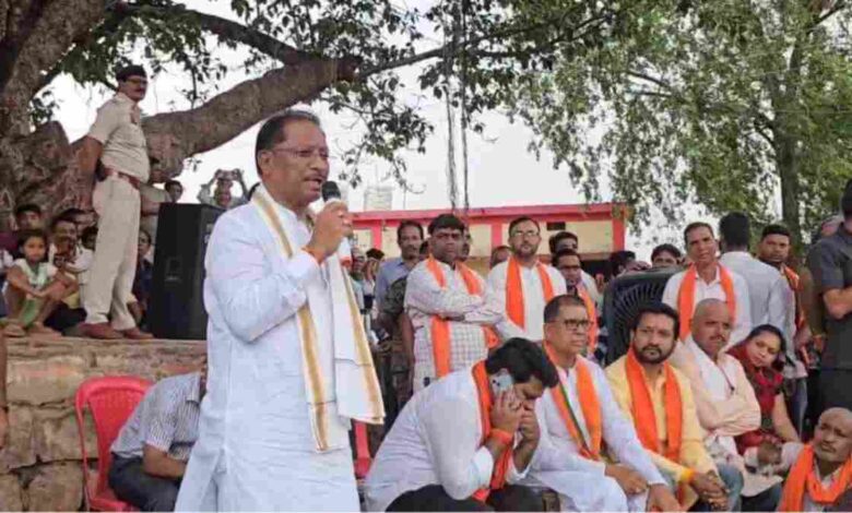 बरगद की छांव में सुशासन की चौपाल: मुख्यमंत्री विष्णुदेव साय ने ग्रामीणों से किया सीधा संवाद – बरगद की छांव में सुशासन की चौपाल: मुख्यमंत्री विष्णुदेव साय ने ग्रामीणों से किया सीधा संवाद –