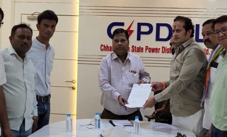 बिजली संकट पर कांग्रेस का घेरा डालो अभियान: CSEB कार्यालय पहुंचकर चेताया, कहा- समस्या नहीं सुलझी तो सड़कों पर उतरेंगे बिजली संकट पर कांग्रेस का घेरा डालो अभियान: CSEB कार्यालय पहुंचकर चेताया, कहा- समस्या नहीं सुलझी तो सड़कों पर उतरेंगे