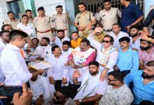 हाई सिक्योरिटी नंबर प्लेट को लेकर कांग्रेस का हल्ला बोल: रायपुर आरटीओ कार्यालय का घेराव, जनता पर आर्थिक बोझ का विरोध –