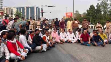 तेलीबांधा चौक पर सड़क हादसों के खिलाफ जोरदार प्रदर्शन, स्पीड ब्रेकर की मांग ने पकड़ा जोर –
