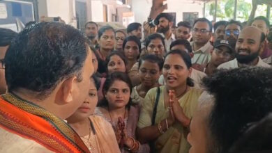 स्वास्थ्य मित्रों के भविष्य पर संकट: वेतन अटका, नौकरी खतरे में; स्वास्थ्य मंत्री ने दिया आश्वासन –