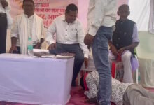 सिस्टम की बेबसी: एसडीएम के सामने किसान ने लगाई जमीन के बंटवारे की गुहार-