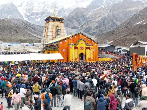 केदारनाथ धाम के कपाट खुले, भक्तों की भक्ति से गूंजा हिमालय – केदारनाथ धाम के कपाट खुले, भक्तों की भक्ति से गूंजा हिमालय –