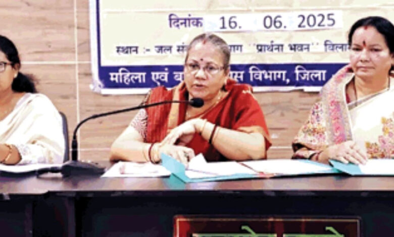 शिक्षक निलंबित: दूसरी पत्नी की शिकायत पर तीसरी महिला के साथ लिव-इन में रहने वाले टीचर पर गिरी गाज- शिक्षक निलंबित: दूसरी पत्नी की शिकायत पर तीसरी महिला के साथ लिव-इन में रहने वाले टीचर पर गिरी गाज-