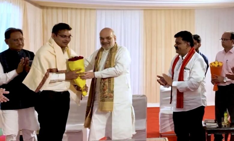 केंद्रीय गृह मंत्री अमित शाह ने नक्सल विरोधी अभियानों की सफलता पर अधिकारियों को सराहा-