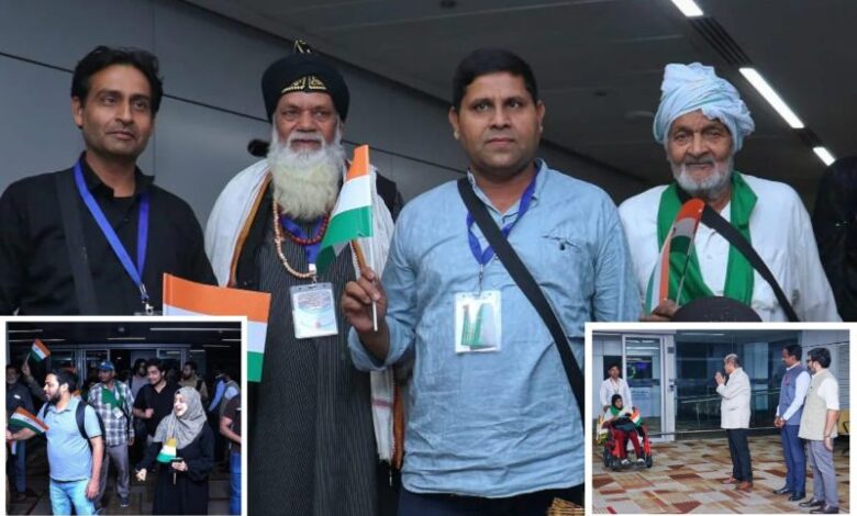 ईरान से वतन लौटे 290 भारतीय, परिवारों को देख आंखें हुई नम, ‘हिंदुस्तान जिंदाबाद’ के लगे नारे ईरान से वतन लौटे 290 भारतीय, परिवारों को देख आंखें हुई नम, ‘हिंदुस्तान जिंदाबाद’ के लगे नारे