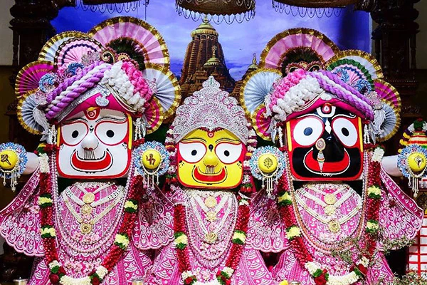 रायपुर में भव्य जगन्नाथ रथ यात्रा: राज्यपाल और मुख्यमंत्री ने की ‘छेरा पहरा’ रस्म रायपुर में भव्य जगन्नाथ रथ यात्रा: राज्यपाल और मुख्यमंत्री ने की ‘छेरा पहरा’ रस्म