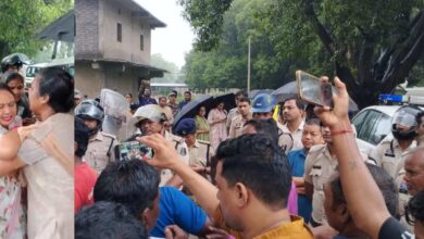छत्तीसगढ़: कोयला खदान के लिए पेड़ों की कटाई के विरोध में कांग्रेस विधायक गिरफ्तार, ग्रामीणों का प्रदर्शन जारी