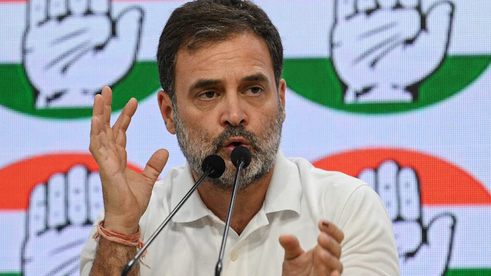 महाराष्ट्र विधानसभा चुनाव को लेकर राहुल गांधी और चुनाव आयोग के बीच विवाद जारी महाराष्ट्र विधानसभा चुनाव को लेकर राहुल गांधी और चुनाव आयोग के बीच विवाद जारी