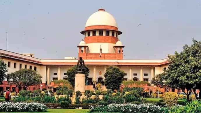 देशभर में रक्षा मंत्रालय की 2000 एकड़ से अधिक जमीन पर अतिक्रमण, सुप्रीम कोर्ट ने उठाए गंभीर सवाल देशभर में रक्षा मंत्रालय की 2000 एकड़ से अधिक जमीन पर अतिक्रमण, सुप्रीम कोर्ट ने उठाए गंभीर सवाल