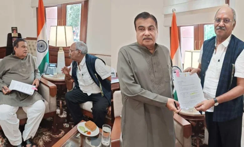 रायपुर के विकास कार्यों को लेकर केंद्रीय मंत्री गडकरी से मिले सांसद बृजमोहन अग्रवाल, कुम्हारी टोल प्लाजा बंद करने की मांग रायपुर के विकास कार्यों को लेकर केंद्रीय मंत्री गडकरी से मिले सांसद बृजमोहन अग्रवाल, कुम्हारी टोल प्लाजा बंद करने की मांग
