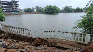 स्मार्ट सिटी की खुली पोल: डेढ़ करोड़ का करबला तालाब का पाथवे धंसा, बाउंड्रीवाल टूटी