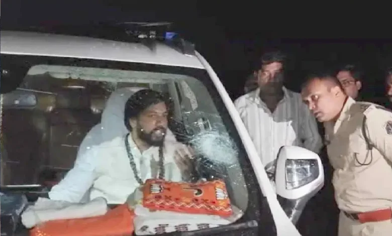 गुरु खुशवंत साहेब के काफिले पर हमला: सतनामी समाज का रायपुर कलेक्ट्रेट के सामने जोरदार प्रदर्शन गुरु खुशवंत साहेब के काफिले पर हमला: सतनामी समाज का रायपुर कलेक्ट्रेट के सामने जोरदार प्रदर्शन