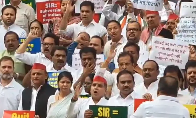 संसद के मानसून सत्र का दूसरा दिन: उपराष्ट्रपति जगदीप धनखड़ राज्यसभा से अनुपस्थित, विपक्ष के हंगामे के बाद दोनों सदन स्थगित संसद के मानसून सत्र का दूसरा दिन: उपराष्ट्रपति जगदीप धनखड़ राज्यसभा से अनुपस्थित, विपक्ष के हंगामे के बाद दोनों सदन स्थगित