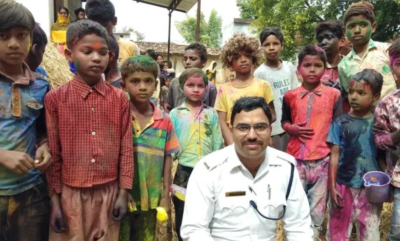 महेश मिश्रा, जिन्हें ‘ट्रैफिक मैन’ के नाम से जाना जाता है, को राष्ट्रपति पदक से सम्मानित किया जाएगा।