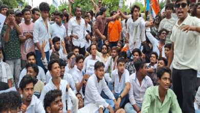 रायपुर: एनएसयूआई कार्यकर्ताओं ने घेरा स्वास्थ्य मंत्री का आवास, एफआईआर दर्ज