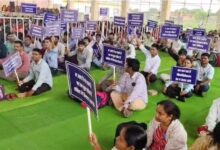 छत्तीसगढ़ में स्वास्थ्य सेवाएँ चरमराई: 16,000 NHM कर्मचारी अनिश्चितकालीन हड़ताल पर, सरकार पर बढ़ा दबाव