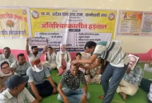 सिर मुंडवाकर जताया विरोध,NHM कर्मचारियों का प्रदर्शन 11वें दिन भी जारी –