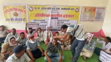 सिर मुंडवाकर जताया विरोध,NHM कर्मचारियों का प्रदर्शन 11वें दिन भी जारी –