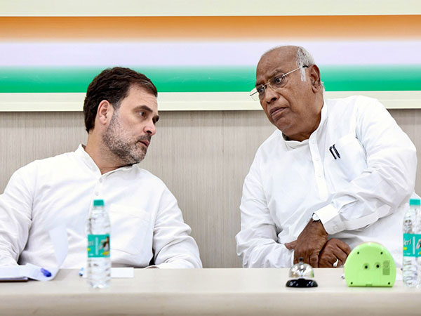लाल किले के स्वतंत्रता दिवस समारोह में राहुल गांधी और खड़गे क्यों नहीं हुए शामिल?