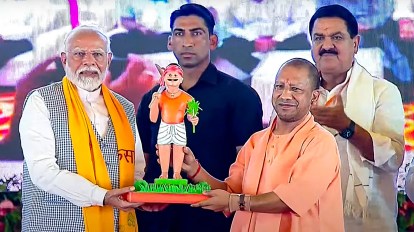 वाराणसी दौरे पर पीएम मोदी: किसानों को मिलेगी सौगात, 2200 करोड़ की परियोजनाओं का होगा उद्घाटन वाराणसी दौरे पर पीएम मोदी: किसानों को मिलेगी सौगात, 2200 करोड़ की परियोजनाओं का होगा उद्घाटन