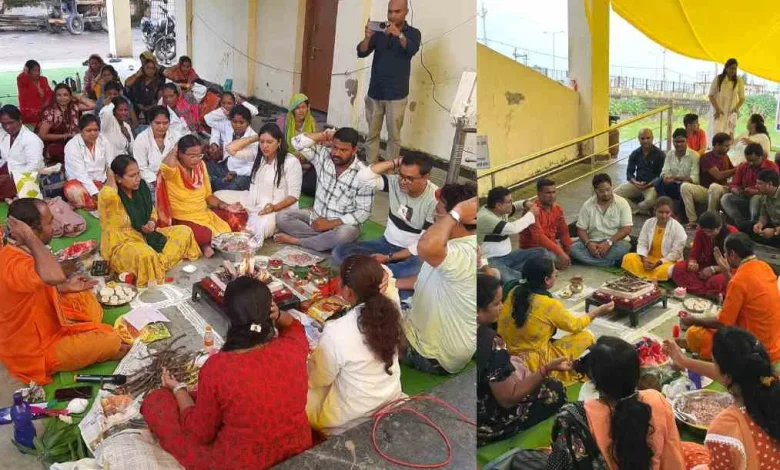 सरकारी सद्बुद्धि के लिए एनएचएम कर्मचारियों ने किया हवन, हनुमान चालीसा का पाठ – सरकारी सद्बुद्धि के लिए एनएचएम कर्मचारियों ने किया हवन, हनुमान चालीसा का पाठ –