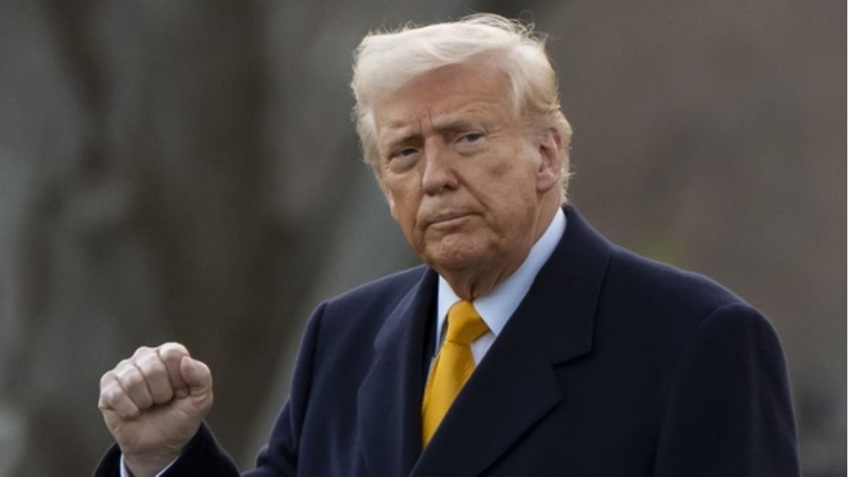 अमेरिकी अदालत ने H-1B वीजा के सालाना शुल्क को कानूनी रूप से सही ठहराया है। जानिए इस फैसले का भारतीय आईटी पेशेवरों और टेक कंपनियों पर क्या असर पड़ेगा।