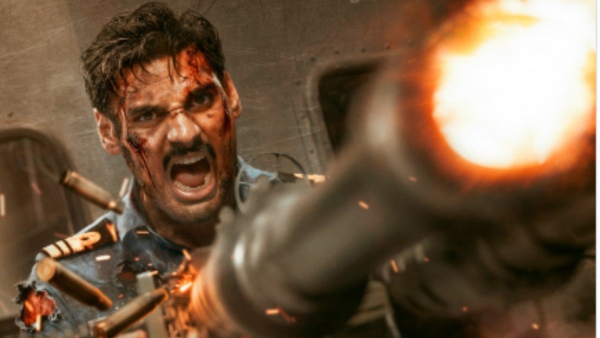 फिल्म 'बॉर्डर 2' से अभिनेता अहान शेट्टी का पहला लुक सामने आ गया है। इस लुक में अहान एक इंटेंस फौजी की भूमिका में नजर आ रहे है