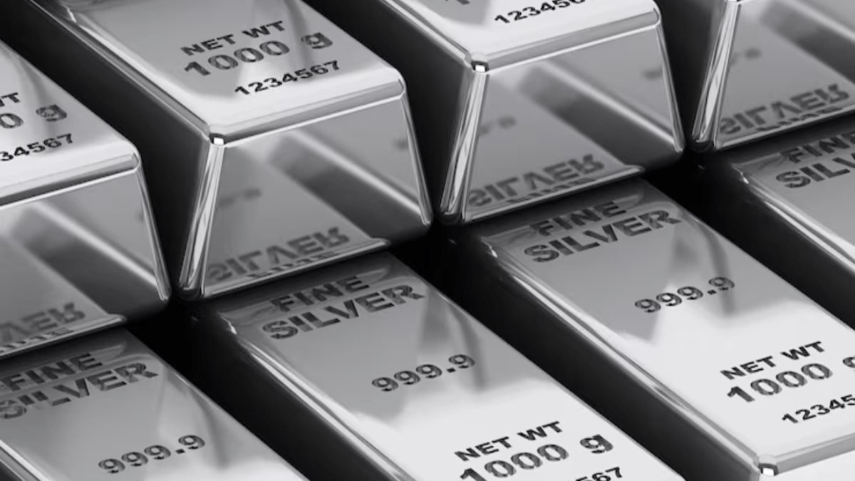 चांदी की कीमतों में ऐतिहासिक उछाल: पहली बार ₹1 लाख के पार पहुंचे दाम, सोने ने भी बनाया रिकॉर्ड