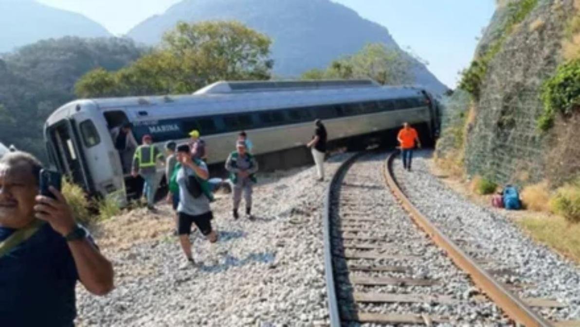 मेक्सिको में भीषण रेल हादसा: पटरी से उतरी ट्रेन, 13 यात्रियों की मौत और कई घायल