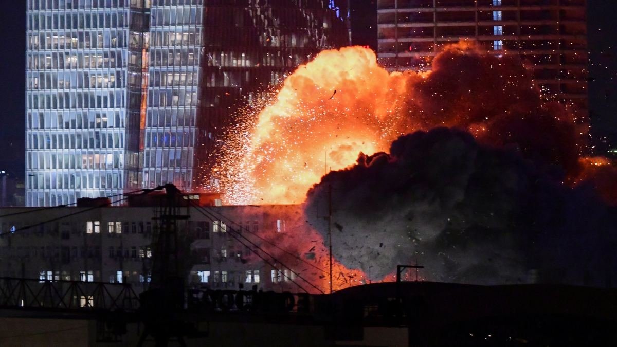 ईरान का इजरायल पर बड़ा मिसाइल हमला, तेल अवीव समेत कई शहरों में तबाही